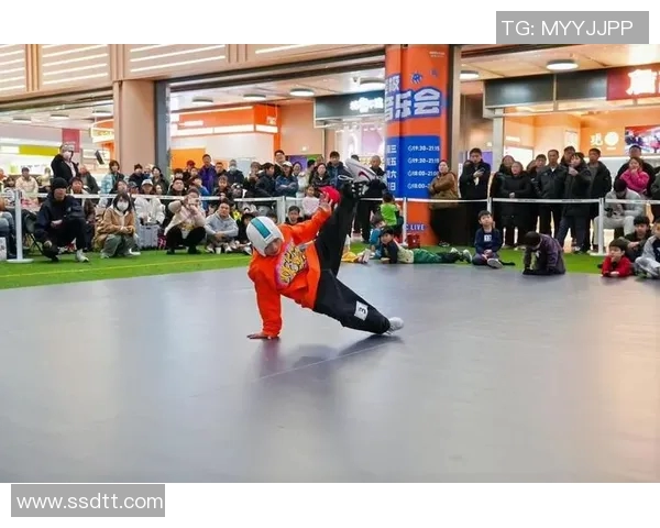 北京街舞队在世界滑板锦标赛中的节奏表现引发热议与赞赏